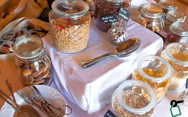 HOTIDAY Room Collection - Ferrara