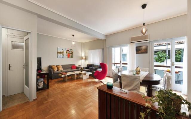Spacious 3 Bedroom apt near Acropolis museum