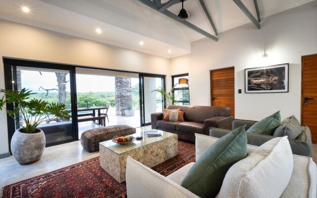 Villa Thornybush Light and Elegantly Designed Villa
