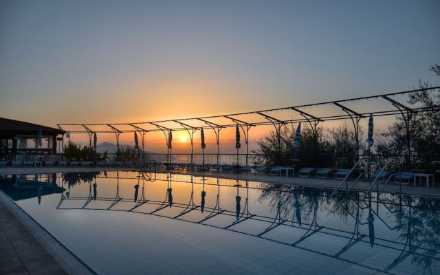 Blue-wave Experience Resort