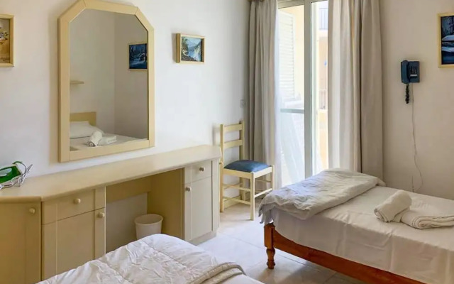 Sea and sun Views 2bd Apt Marsalforn Gozo