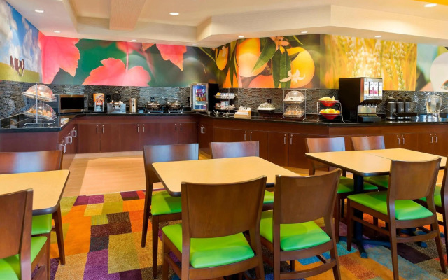 Fairfield Inn & Suites Lexington Keeneland Airport