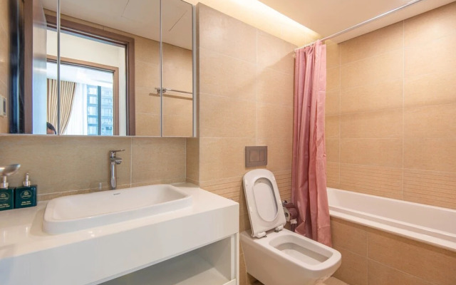 Luxury Apartment at VinHomes Metropolis