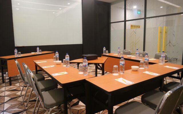 YELLO Hotel Manggarai Jakarta