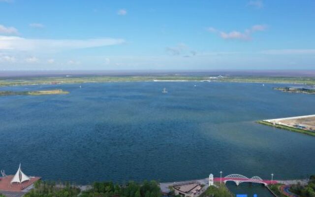 JI Hotel (Shanghai Dishui Lake Subway Station)