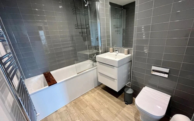 Elegant Chic Living Vibrant London Area