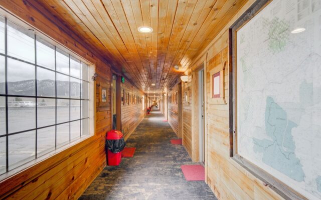 Livingston Inn - Historic