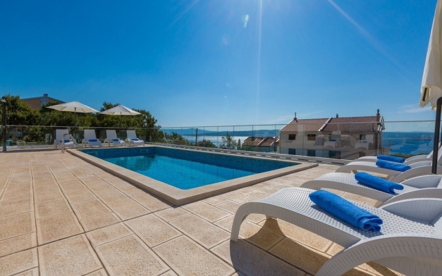 Amazing Villa Apartment With Pool Near the Beach