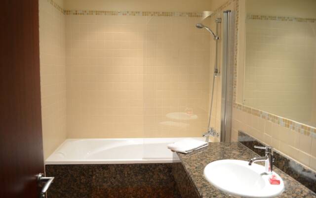 Large 1 Bed - Affordable fully furnished 1BR with balcony and a great marina view! - LSE