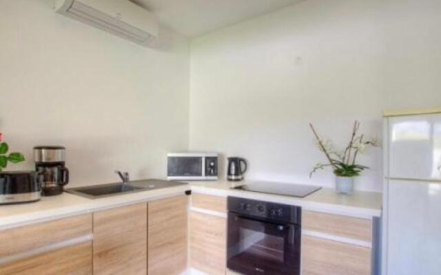 Appartement tranquille en bas de villa