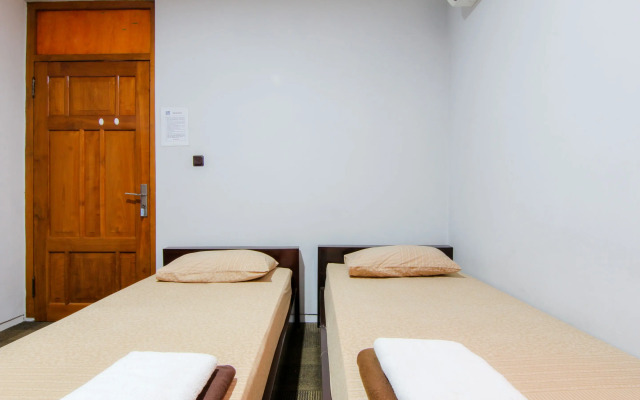 Embe Enem Homestay by ZUZU