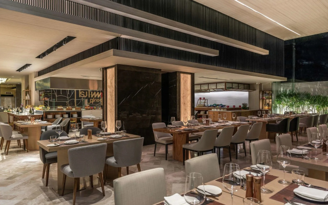 DoubleTree by Hilton Bangkok Ploenchit