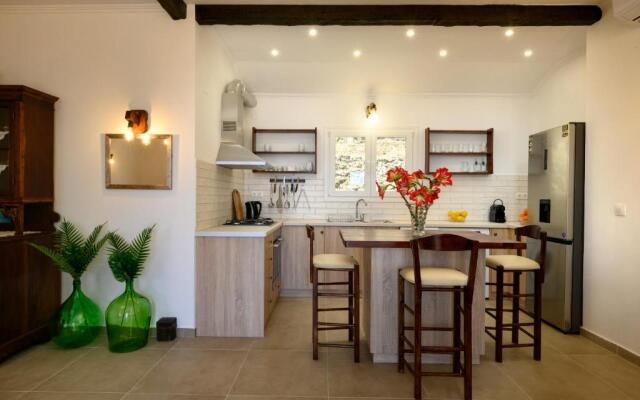 Kaliva Country House with private beach access and pool