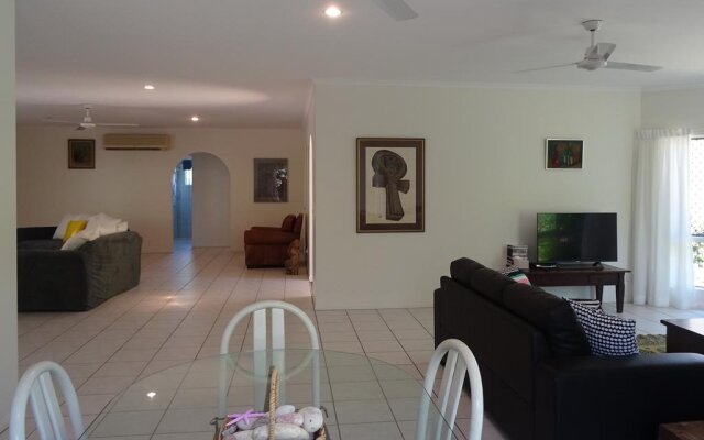 Palm Cove Holiday House