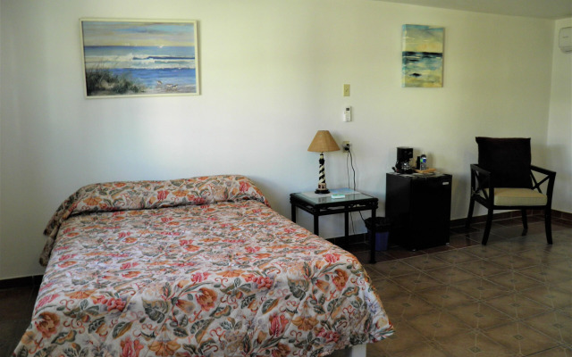 Seaside Hotel & Victor's RV Park