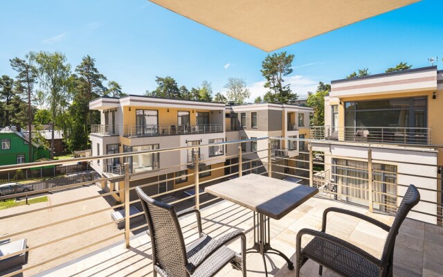 Black Pearl Apartments