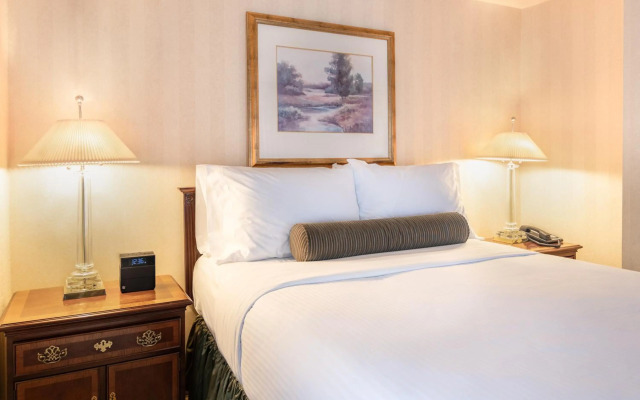 Mayflower Park Hotel