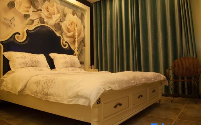 Jinping Weiai Theme Apartment