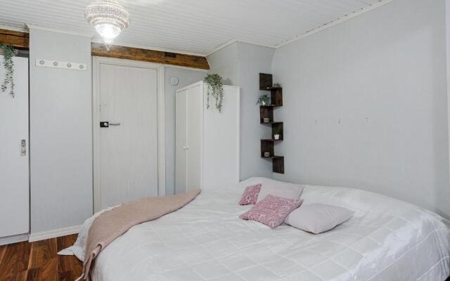 Unique wooden house apartment close to Logomo and downtown
