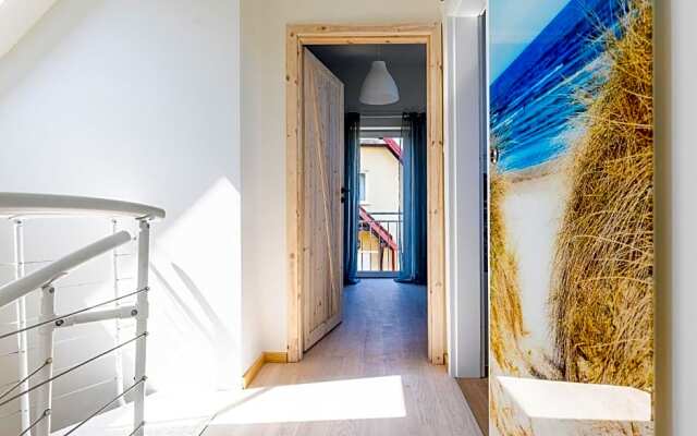 Seaview House with fireplace