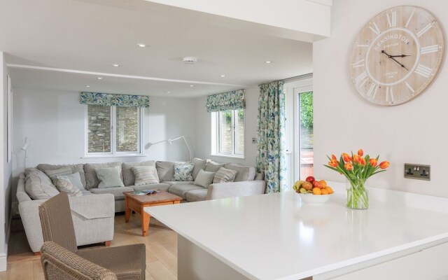 Keepers Lodge, Hillfield Village