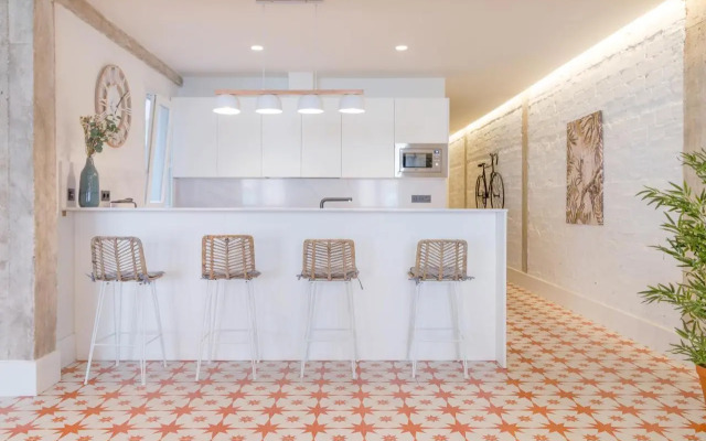 Amplio y moderno apartamento con tarima refrescante by Staynnapartments