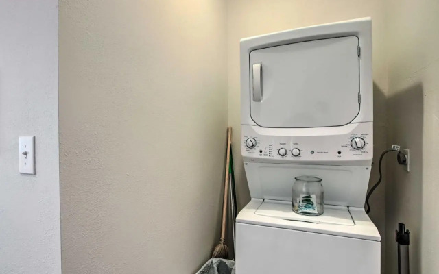 Pet-friendly Cottage, 3 Blocks to Main St!