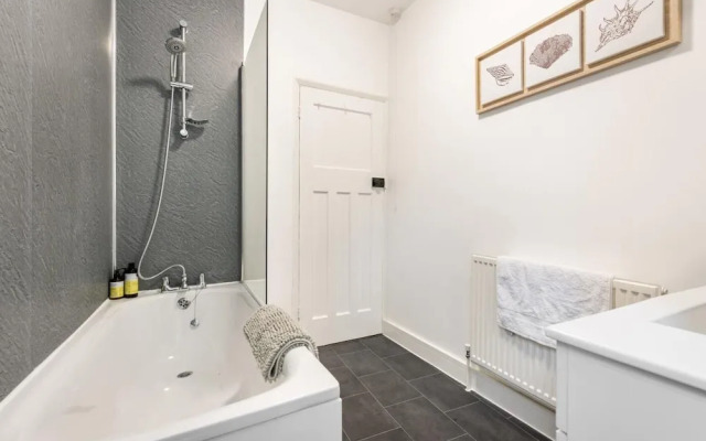Beautiful 1-bed Apartment With Garden in London