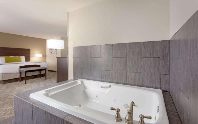 Comfort Inn & Suites Tualatin - Lake Oswego South