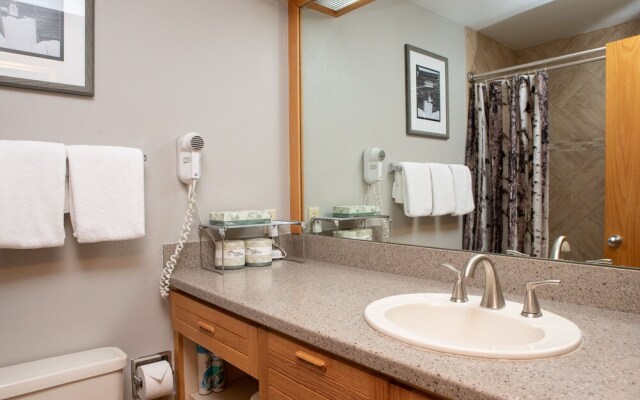 2759 Slopeside 1 Bedroom Condo by RedAwning