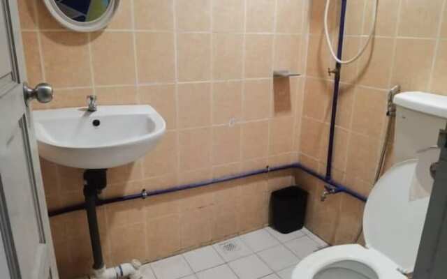 OYO HOME 90667 Chen Room Bs