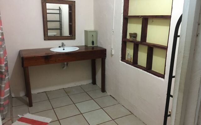 Rita Sonny Tropical Surf Cabina