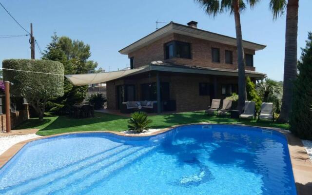 Washingtonia Villa near Sitges