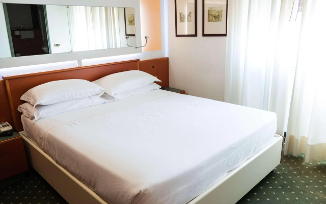 Jet Hotel, Sure Hotel Collection by Best Western