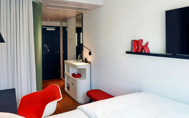 citizenM Los Angeles Downtown