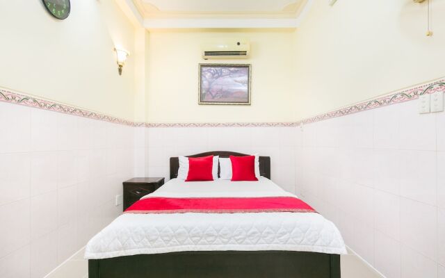 Quy Loc Hotel by OYO Rooms