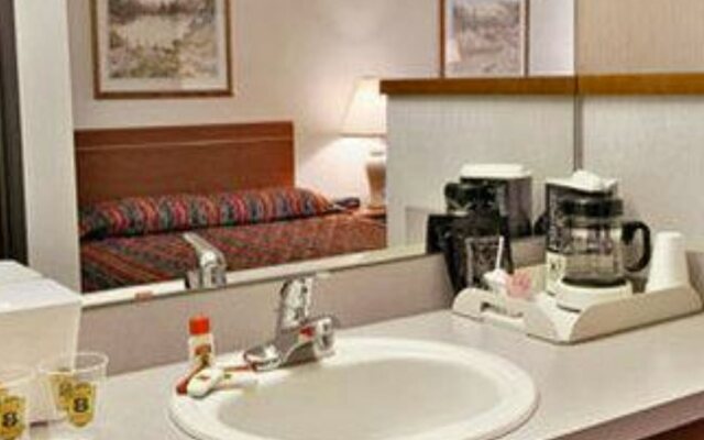 Super 8 By Wyndham Gresham Portland Area OR