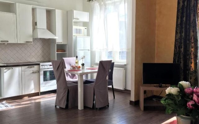 Romeo Family Apartments