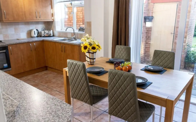 Catsbrook House - Sleeps 7 - Business Travellers Accommodation
