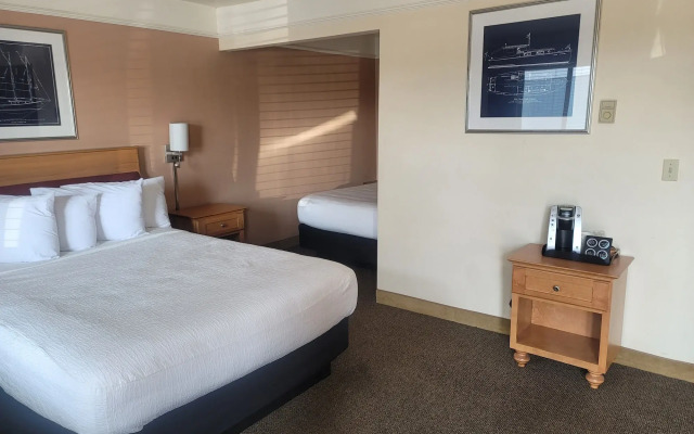 Seabird Lodge
