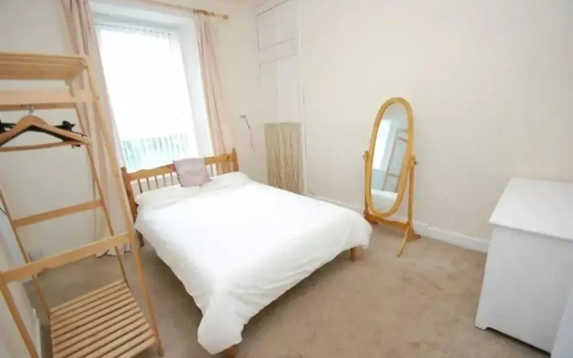 Flat in Glasgow,close to all Local Amenities,