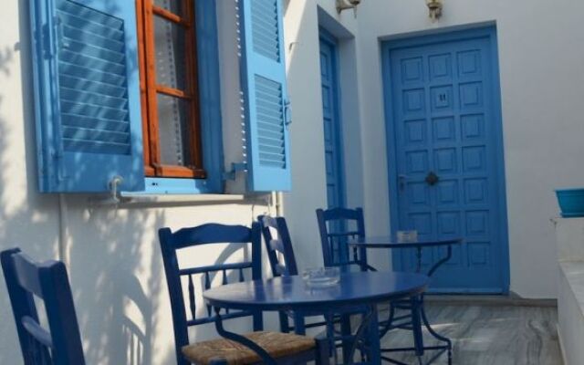Summer Inn Parikia