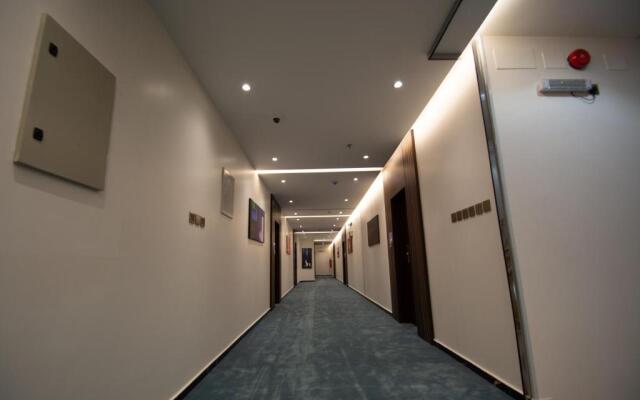 Golden Bujari Hotel-KYAN