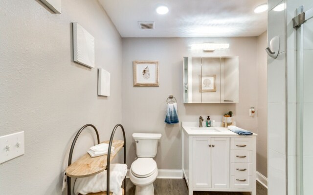 Pensacola Vacation Rental ~ 5 Mi to Beach!