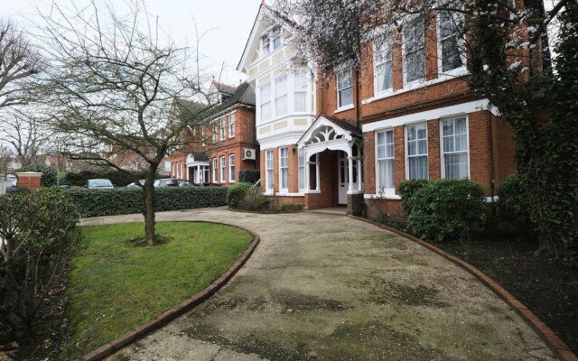 Amazing 3-bedroom Garden Flat for 6 in Ealing