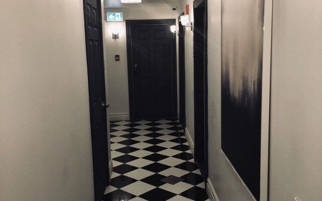 Studio Basement Downtown Musées Montreal