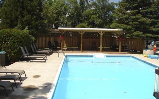 Sunnylea Resort & Cottages