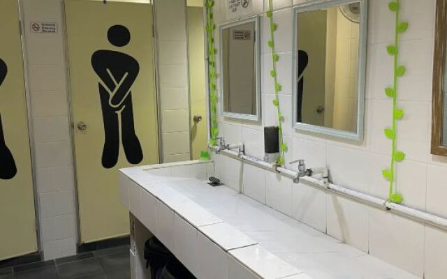 H2 Capsule Inn Backpackers