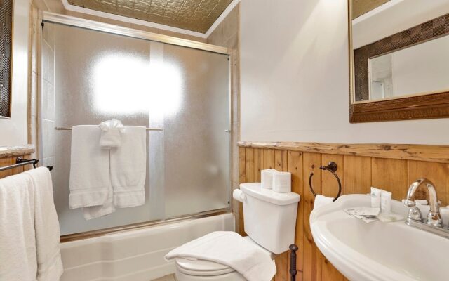 Nine Pines Lodge #537