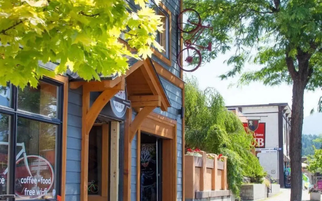 The Lodge at Arrow Lakes